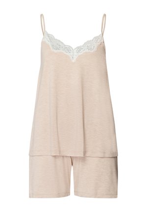 Set da notte color beige chiaro che include un top leggero con bordo in pizzo e pantaloni corti abbinati. Tessuto morbido con una consistenza liscia, vestibilità rilassata.