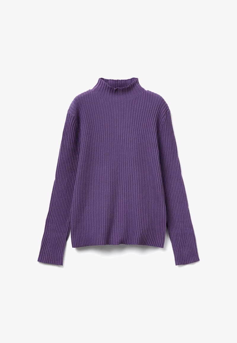 Lila gerippter Rollkragenpullover mit langen Ärmeln, der einen hohen Kragen und eine lockere Passform bietet. Das strukturierte Material verleiht dem Design Tiefe.