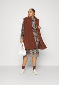 Noisy May Curve NMGABI VEST - Camisola - cappuccino