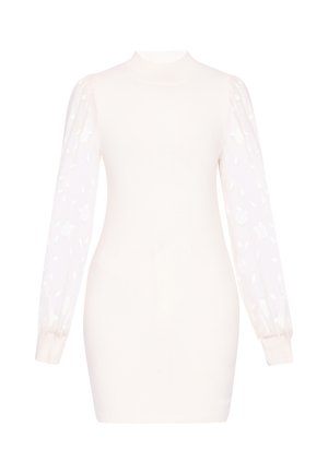 Rochie albă tricotată, mulată, cu mâneci lungi și bufante din material transparent, decorate cu broderie florală, manșete reiate și guler tip înalt.