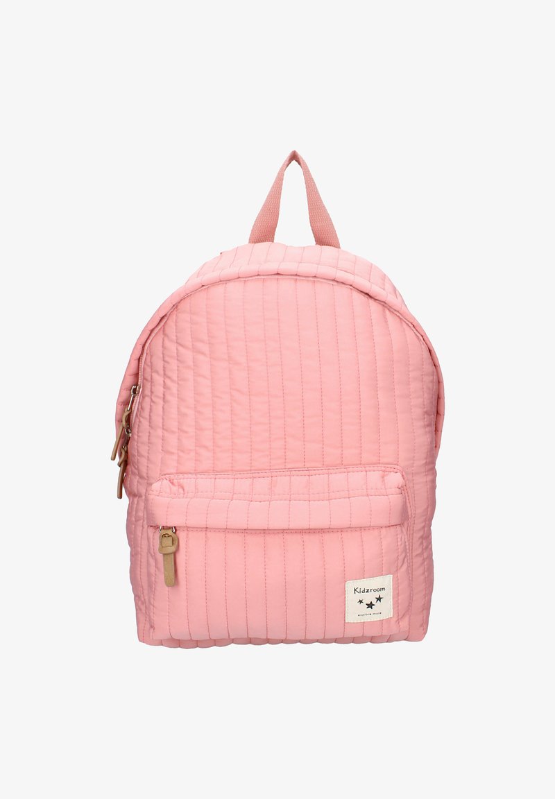 Roze gewatteerde rugzak met een afgeronde vorm, voorzien van een voorvak met rits, gestructureerde strepen en een handvat aan de bovenkant om mee te dragen.