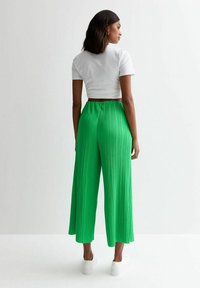 New Look CROPPED  - Tygbyxor - green