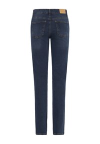 Jean slim bleu marine vu de dos, avec deux poches arrière et une étiquette de marque marron sur la ceinture.