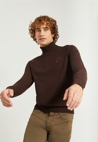 Club Pullover Brown main image 1