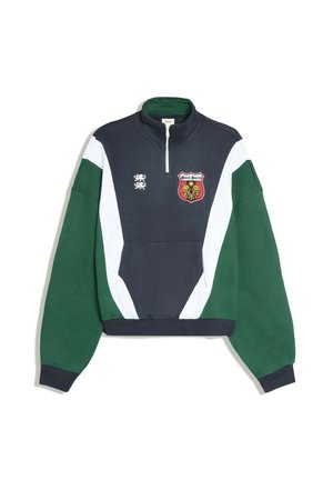 Bluza z suwakiem do ćwiartki, ciemnoniebieski korpus, zielone rękawy, białe boczne panele, przednia kieszeń i haftowana tarcza na piersi.
