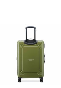 Valigia rigida di colore verde oliva opaco. Presenta una maniglia nera retrattile, ruote lisce e forme testurizzate sulla superficie.