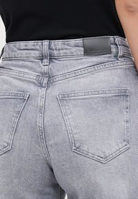 ONLY Tall ONLJUICY WIDE LEG - Džinsi ar platām starām - medium grey denim