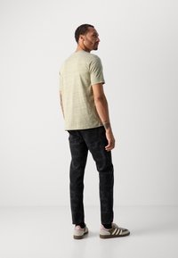 Scotch & Soda REGULAR FIT  - Basic T-shirt - calla green melange