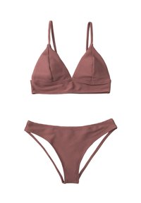 Bikini a due pezzi a coste in un delicato colore rosa. Il top è dotato di spalline regolabili e design a triangolo; il fondo presenta un taglio a vita bassa.