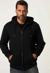 Zwarte rits hoodie met een zachte binnenvoering, aantrekkoorden, voorzakken en geribbelde mouwen. De stof is fleecachtig en biedt warmte en comfort.