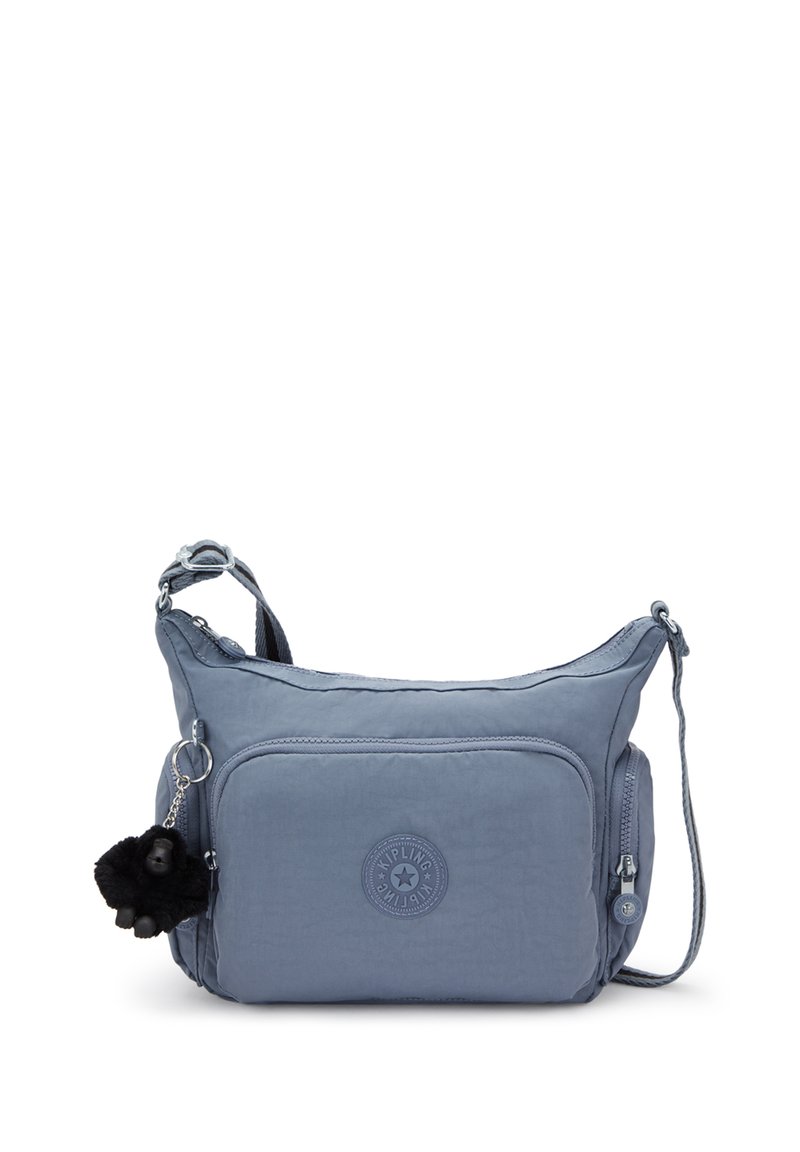 Borsa a tracolla blu con tasca frontale con zip, tasca laterale con zip, tracolla regolabile e un portachiavi a forma di scimmia di peluche nera attaccato.