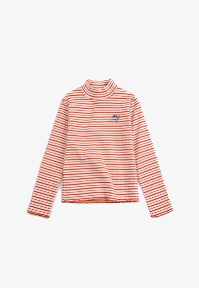 Chemise à col roulé côtelé à manches longues avec des rayures horizontales orange et blanches et une petite broderie florale bleue sur la poitrine.