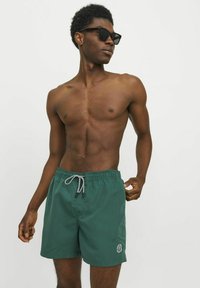 Jack & Jones JPSTFIJI JJSWIM SOLID  - Short de bain - dark green