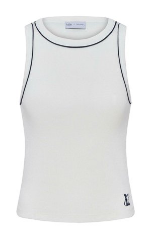 Weißes geripptes Tanktop mit hohem Halsauschnitt und marineblauen Akzenten an den Kanten. Verfügt über ein kleines Logo unten rechts. Dehnbares Material.