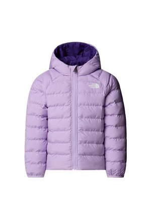 Gaiši violetas krāsas pūkaina jaka ar kapuci, rāvējslēdzēja aizdari un ribotām aprocēm. Raksturo gluda ārējā materiāla struktūra un mīksts iekšējais oderējums.