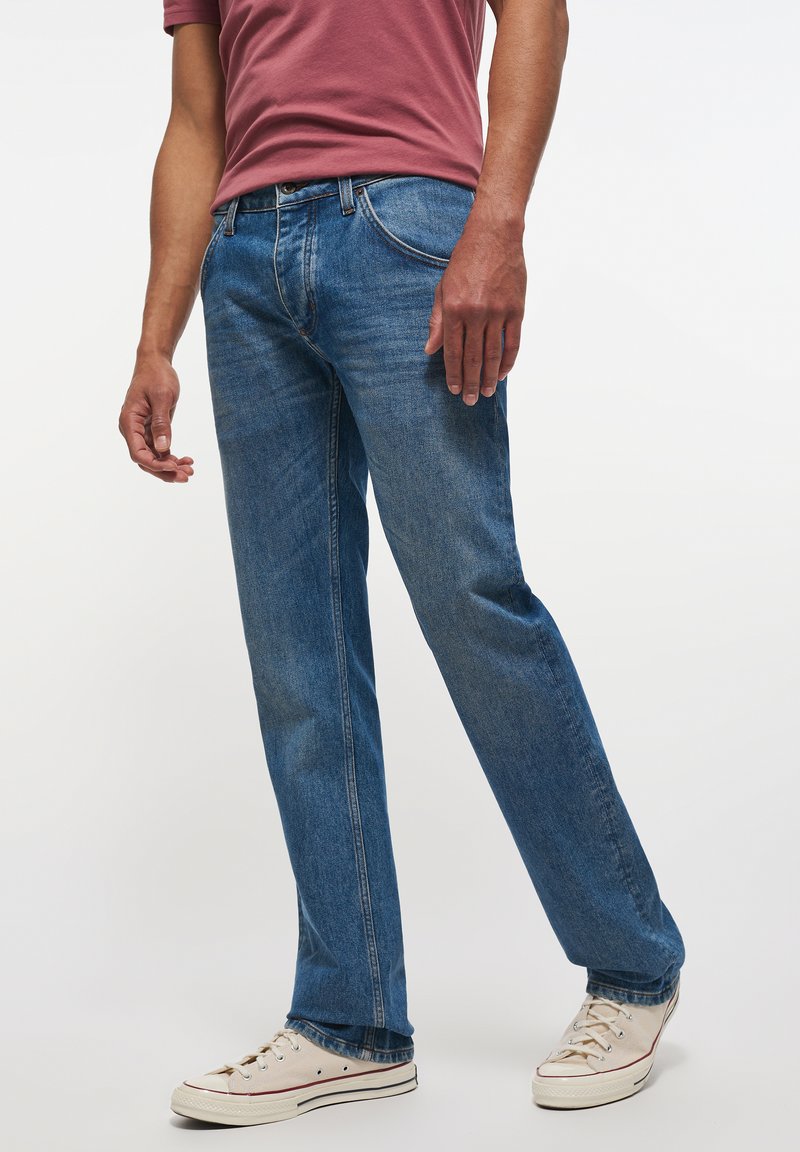 Mustang Denver Straight Fit in Medium blue