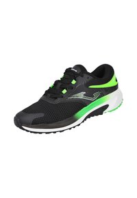 Zapatillas deportivas negras con parte superior de malla, detalles en verde y suela blanca. Tienen cordones y patrones texturizados en los laterales.