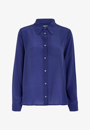 Granatowa bluzka z długim rękawem, klasycznym kołnierzykiem, z przodu zapinaną na guziki, gładką w dotyku, z prostym wykończeniem na wysokości talii.