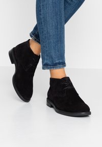 Vagabond Sportiga snörskor - black