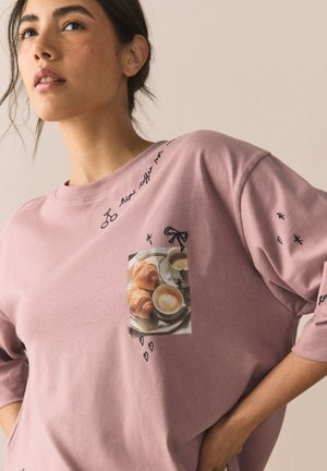 Next, REGULAR FIT - SHORT SLEEVE PYJAMAS  SET - Pyjama - purple breakfast