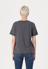 Pieces PCRIA FOLD UP SOLID TEE - T-shirts - magnet