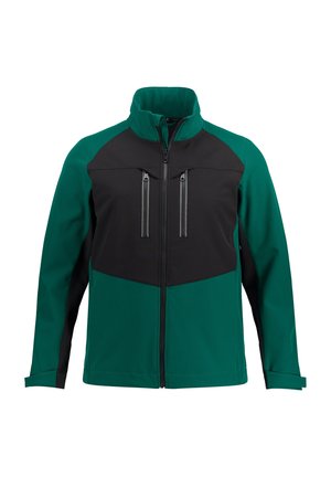 Softshell jack met een groene body en zwarte accenten, met ritszakken op de borst, een hoge kraag en een taillering ontwerp. Lichtgewicht materiaal.