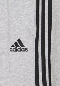 adidas Performance ESSENTIALS FRENCH TERRY STRIPES Short de