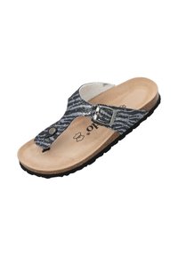 Zwarte en zilveren gemusterde flip-flop sandaal met een verstelbare metalen gesp en een beige gevoerde binnenzool, rubberen loopzool voor grip.