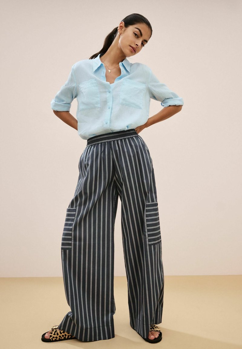 Next STRIPED SUPER WIDE TALL - REGULAR FIT - Tygbyxor - navy