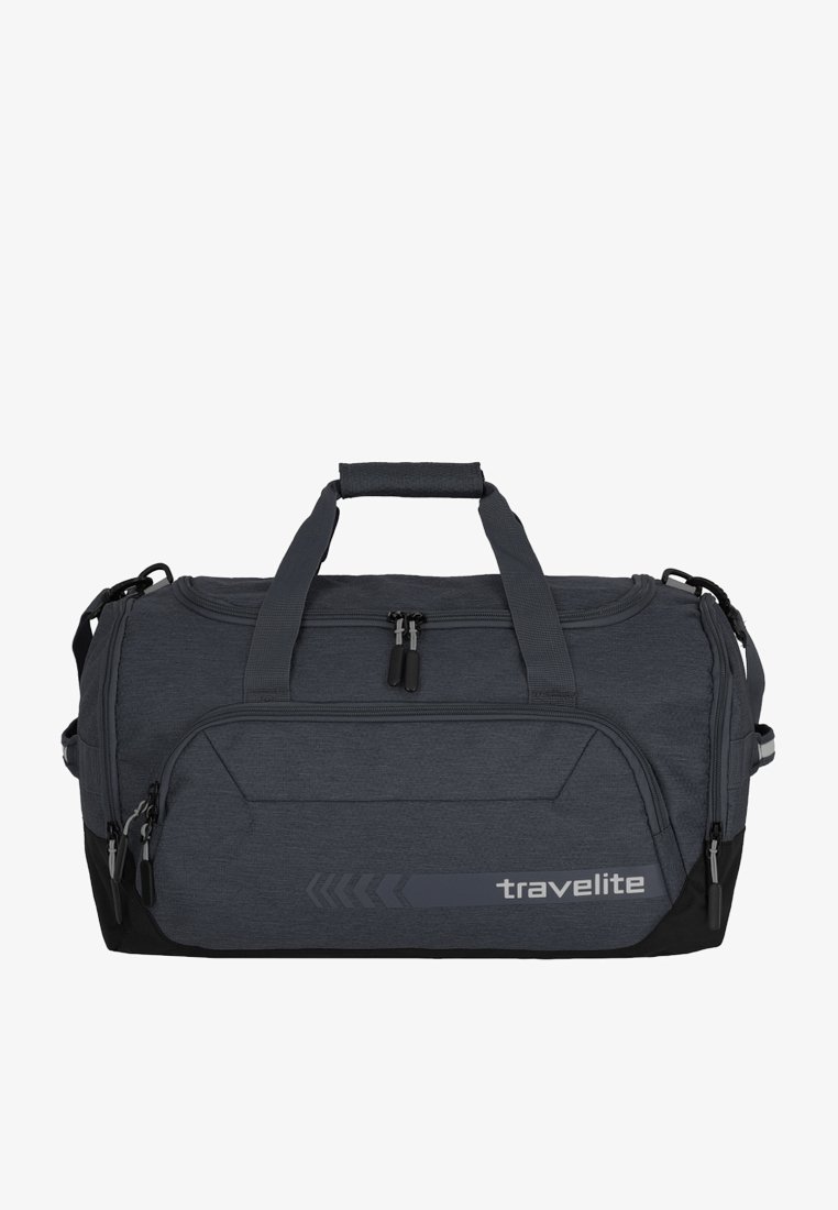 Sac de voyage gris avec des compartiments zippés, des poignées robustes et une finition texturée. Il présente un logo et une base noire contrastante.