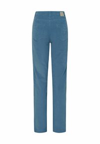 Pantalon en velours côtelé bleu à coupe droite, avec poches arrière et une petite étiquette carrée sur la ceinture. Texture lisse, détails minimalistes.