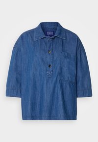 Dunkelblauses Denim-Hemd mit einem Knopfkragen, kurzen Ärmeln und einer Brusttasche. Verfügt über einen V-Ausschnitt und subtile Stickdetails.