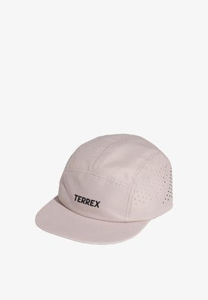 Gorra beige claro con diseño estructurado, paneles laterales de malla para ventilación y logo "TERREX" en negro en el frontal. Textura suave de tela.