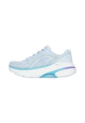 Zapatillas deportivas azul claro con parte superior de malla, suela blanca y acentos morados. Presentan una mediasuela acolchada y un detalle texturizado en los laterales.