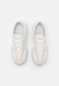 New Balance 327 - Scarpe da allenamento - beige/pink