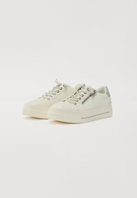 Helle Leder-Sneaker mit abgerundeten Zehen, dünnen Schnürsenkeln und einem seitlichen Reißverschluss. Verfügt über eine strukturierten Sohle und einen silbernen Akzent an der Ferse.