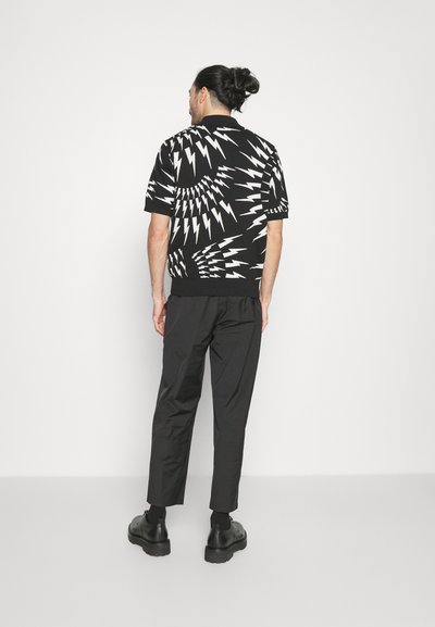 Neil Barrett PLEAT TROUSERS - Pantalones - black