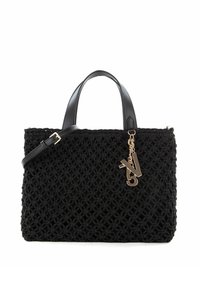 Borsa a tracolla intrecciata nera con forma strutturata, manici in pelle, tracolla regolabile e un charm decorativo in tono dorato.