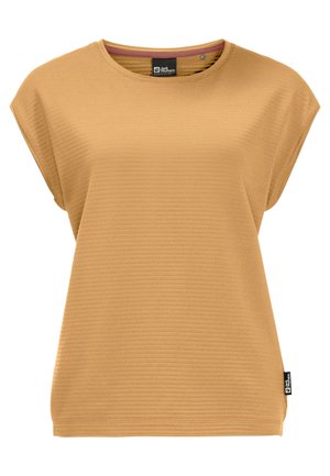 Luźny, krótki rękaw, musztardowo-żółty T-shirt z subtelną poziomą fakturą, okrągłym dekoltem i małą czarną boczną metką. Brak widocznej osoby.