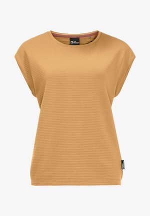T-shirt ampia a maniche corte di colore giallo senape con una sottile texture orizzontale, scollo rotondo e piccola etichetta nera laterale. Nessuna persona visibile.