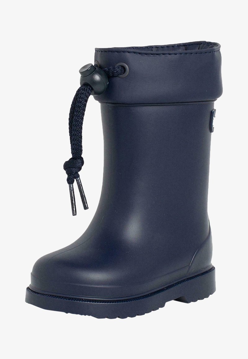 Botte de pluie en caoutchouc marine avec un bout arrondi, une semelle texturée et un haut à cordon pour un ajustement sécurisé. Fini lisse sans motifs visibles.