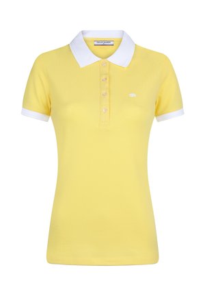 Gul kortærmet polo med hvid krave og ærmekanter, tre knapper og lille hvidt broderet logo på brystet.