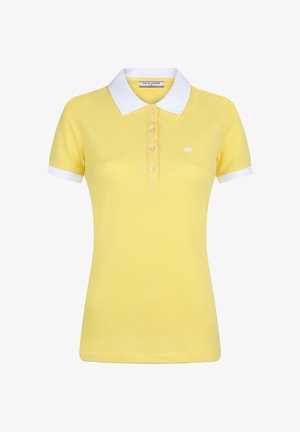 Sárga rövid ujjú galléros póló fehér gallérral és ujjvégekkel, három gombbal és kis fehér hímzett logóval a mellrészen.