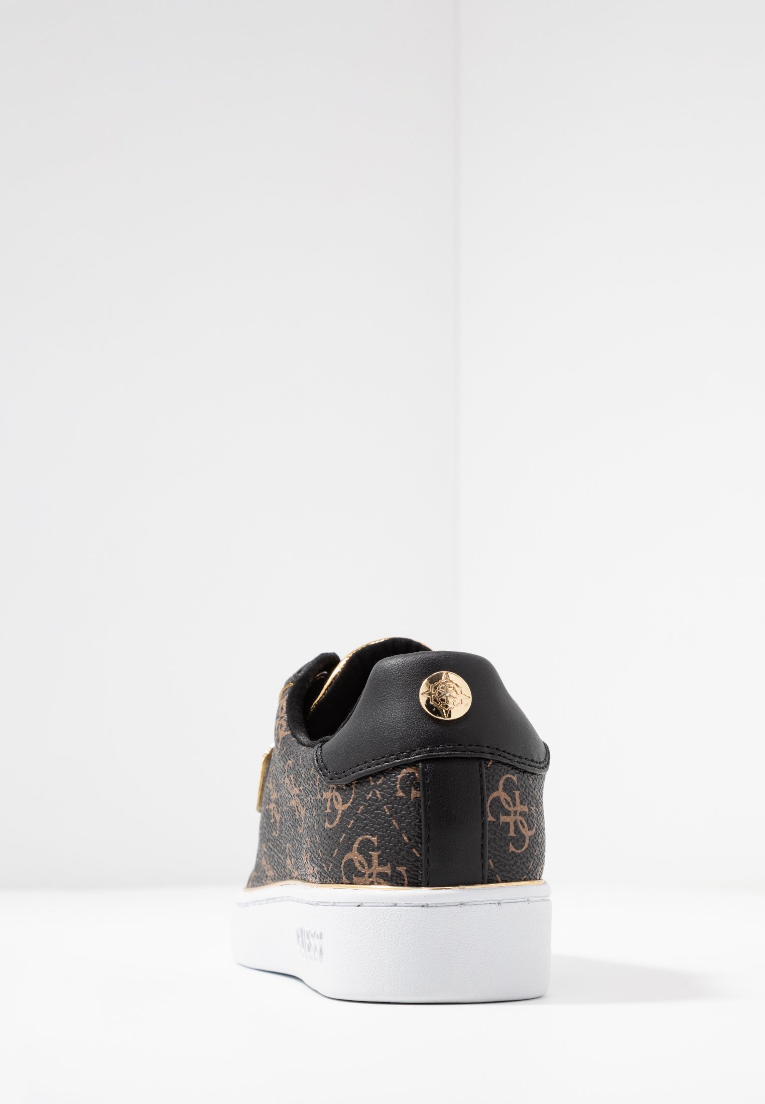 Guess BANQ Joggesko bronzeblack Zalando.no Guess BANQ Joggesko bronzeblack Zalando.no