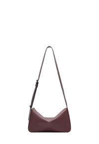 Mała ciemnofioletowa skórzana torebka na ramię z regulowanym paskiem i subtelnym wytłoczonym nazwiskiem marki na przodzie.