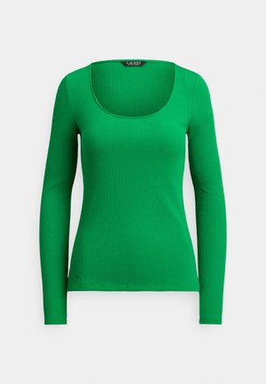 Πράσινο μακρυμάνικο ριπ τοπ με λαιμόκοψη σε σχήμα λεκάνης και εφαρμοστή γραμμή. Διαθέτει υφασμάτινη υφή και λεπτομέρεια με λογότυπο στο τελείωμα.