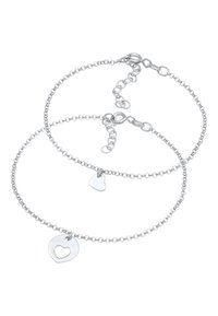 Braccialetti in argento con un ciondolo a forma di cuore, caratterizzati da un design delicato e chiusure regolabili. Texture liscia e finitura lucida.