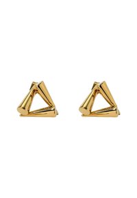 Pendientes triangulares en tono dorado con un diseño escultórico que presenta tres formas cónicas dispuestas en una formación en capas. Acabado brillante.