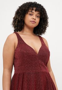 My Mascara Curves Ballkleid - berry