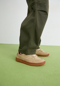 SPEED UNISEX - Scarpe skate - brown